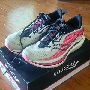 Womens Saucony Endorphin Speed 2- 8.5